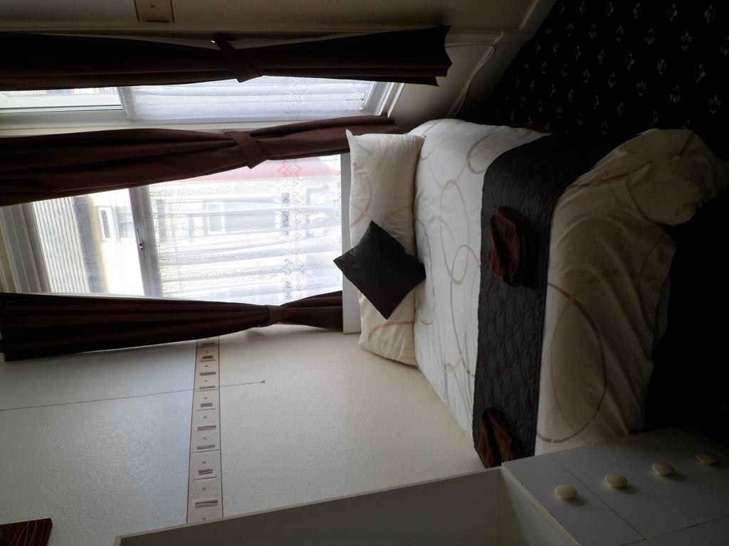 Ardwick House Bed & Breakfast Blackpool